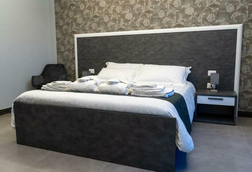 Bed and Breakfast Skyline Rooms & Suites