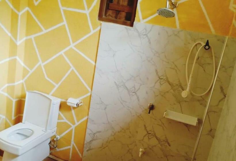 Отель Oleena Home Stay