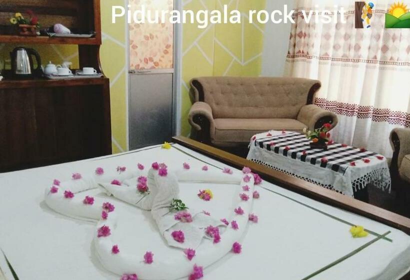 Отель Oleena Home Stay