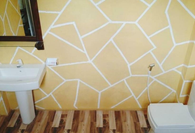 Отель Oleena Home Stay