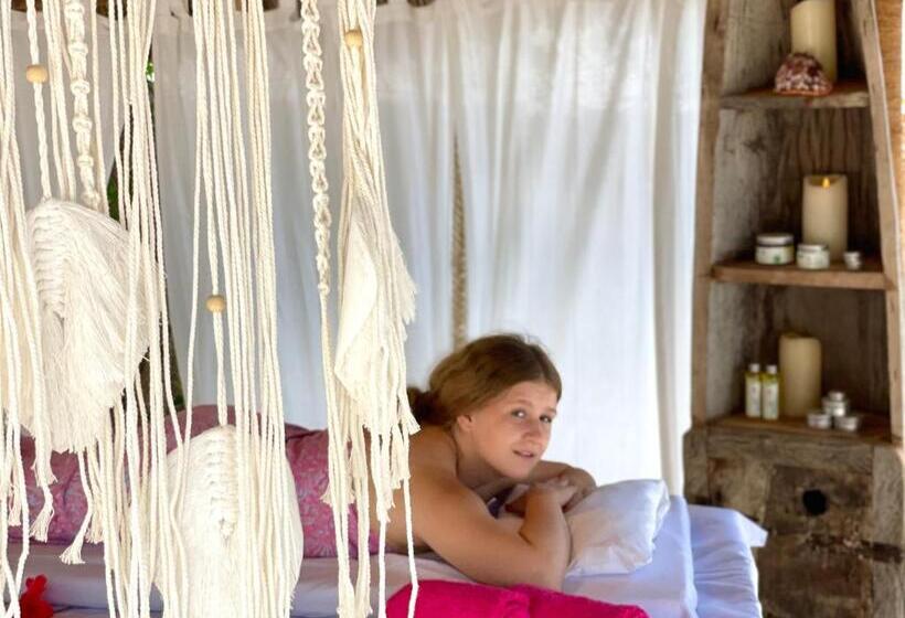 Отель Poa Poa Bungalows