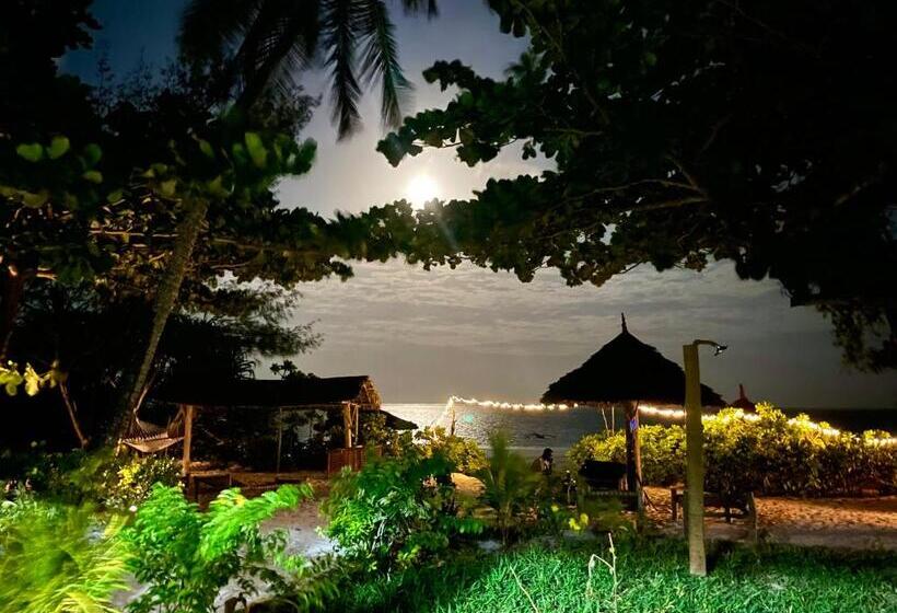 Отель Poa Poa Bungalows