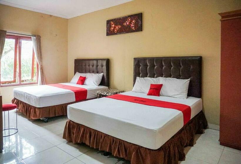 ホテル Reddoorz Plus @ Bukit Sekipan Tawangmangu