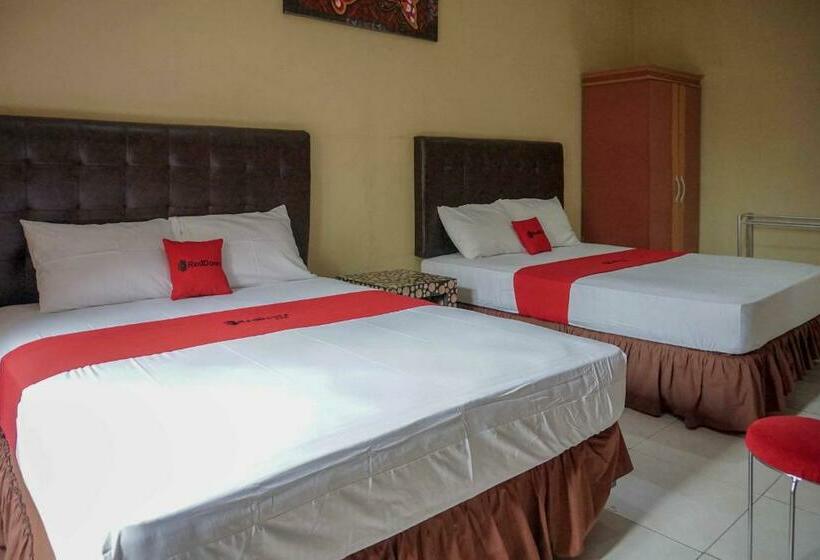 ホテル Reddoorz Plus @ Bukit Sekipan Tawangmangu