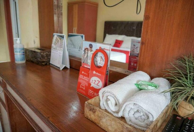 ホテル Reddoorz Plus @ Bukit Sekipan Tawangmangu