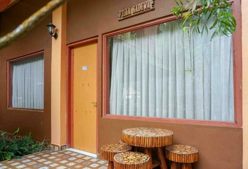 ホテル Reddoorz Plus @ Bukit Sekipan Tawangmangu