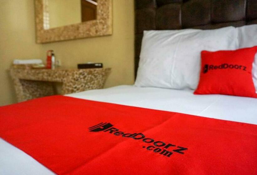 ホテル Reddoorz Plus @ Bukit Sekipan Tawangmangu