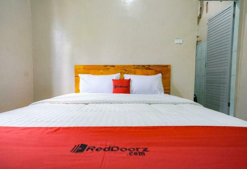 Отель Reddoorz Syariah Near Bukit Teletubbies Padangsidempuan