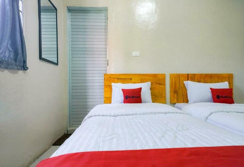 فندق Reddoorz Syariah Near Bukit Teletubbies Padangsidempuan
