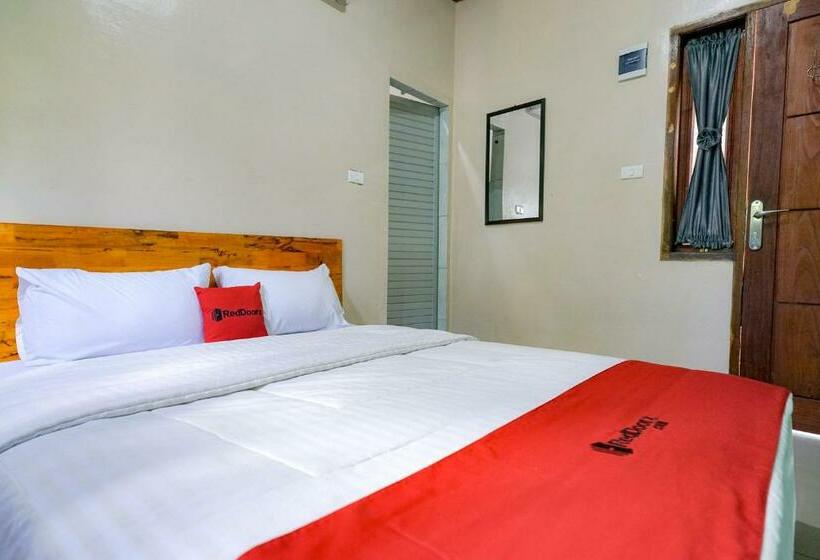 Отель Reddoorz Syariah Near Bukit Teletubbies Padangsidempuan