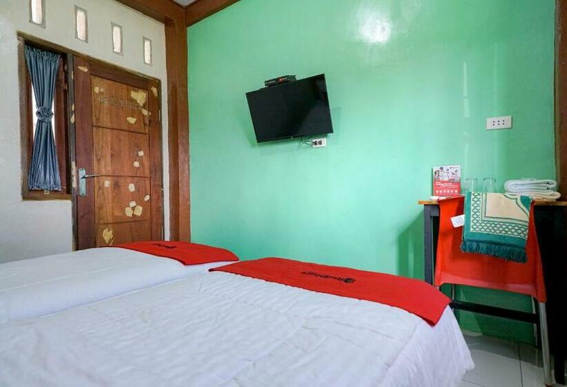Отель Reddoorz Syariah Near Bukit Teletubbies Padangsidempuan