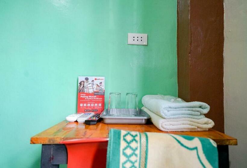 Отель Reddoorz Syariah Near Bukit Teletubbies Padangsidempuan