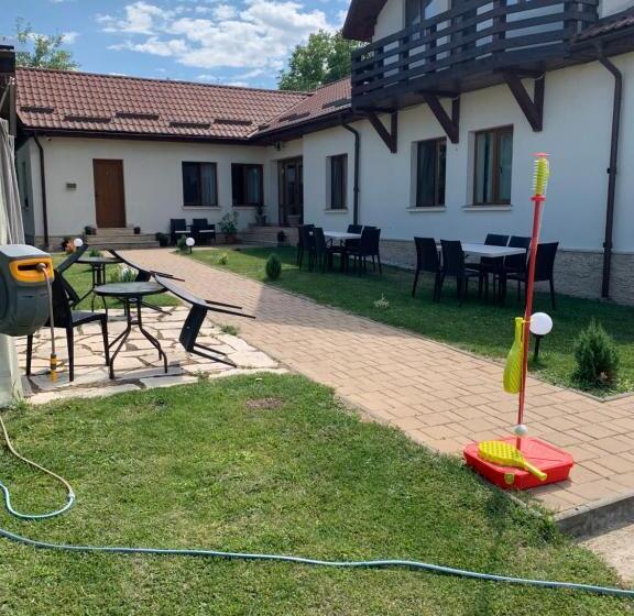 بنسيون Casa Britonia