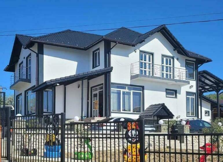 ペンション Casa Dintre Munti