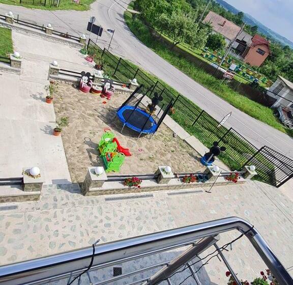 ペンション Casa Dintre Munti