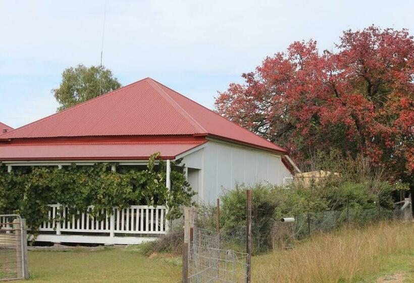 بنسيون Glenlyon Dam Holiday Cottage & Farmstay