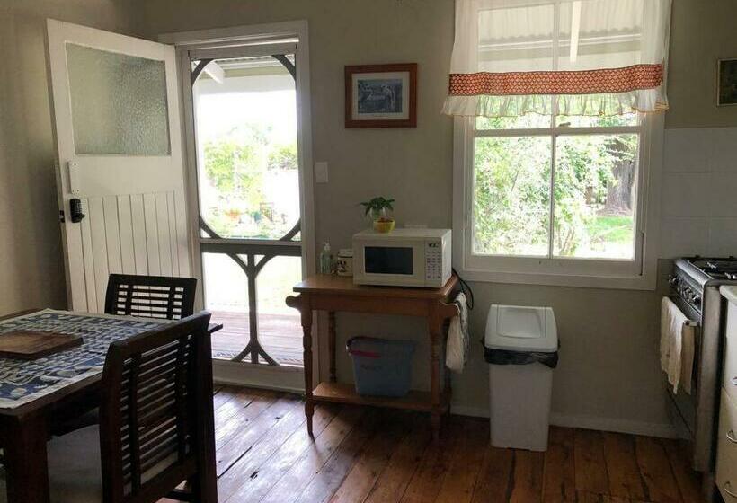 بنسيون Glenlyon Dam Holiday Cottage & Farmstay