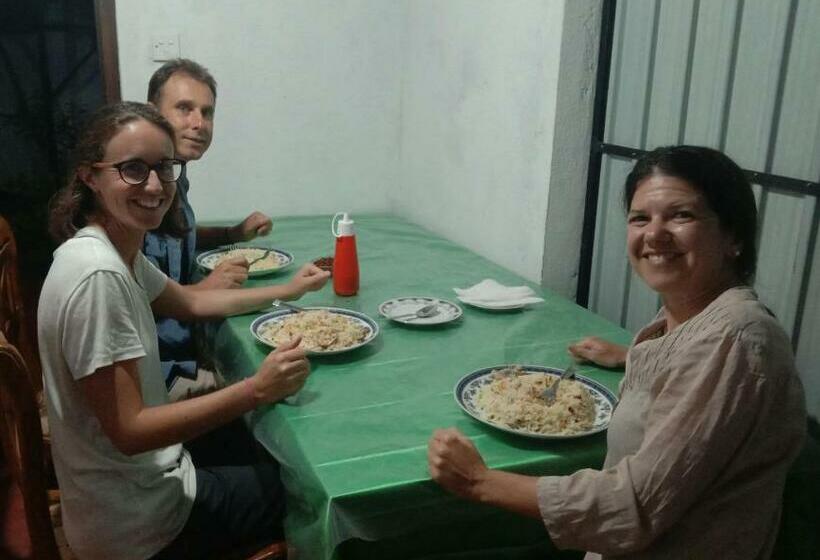 פנסיון Sea Hub Resort Midigama