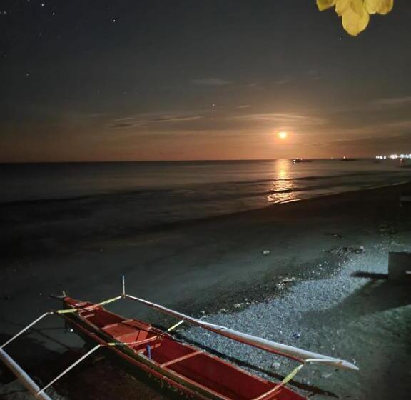 فندق Beachfront Bed & Breakfast