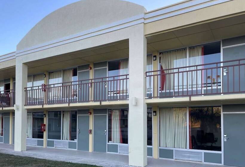 فندق Econo Lodge