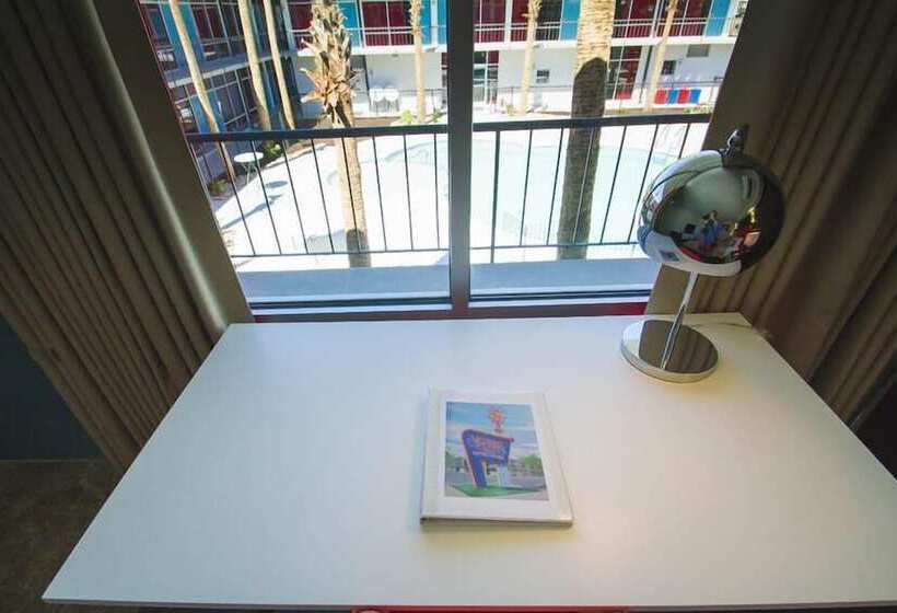 فندق Mother Earth Motor Lodge