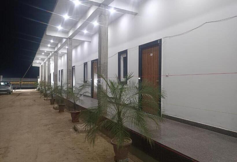 هتل Pop 84706  J S R Palace Gardens