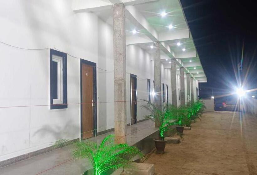 هتل Pop 84706  J S R Palace Gardens