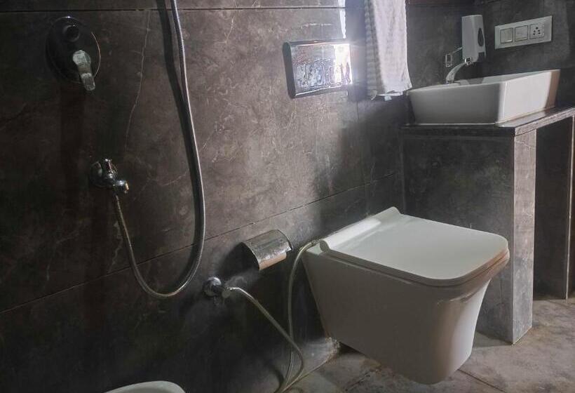 هتل Pop 84706  J S R Palace Gardens