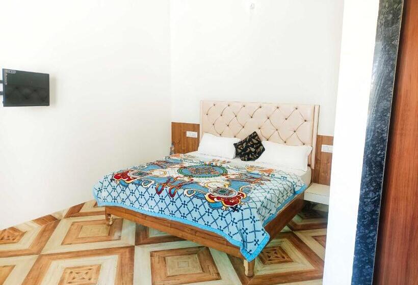 هتل Pop 84706  J S R Palace Gardens