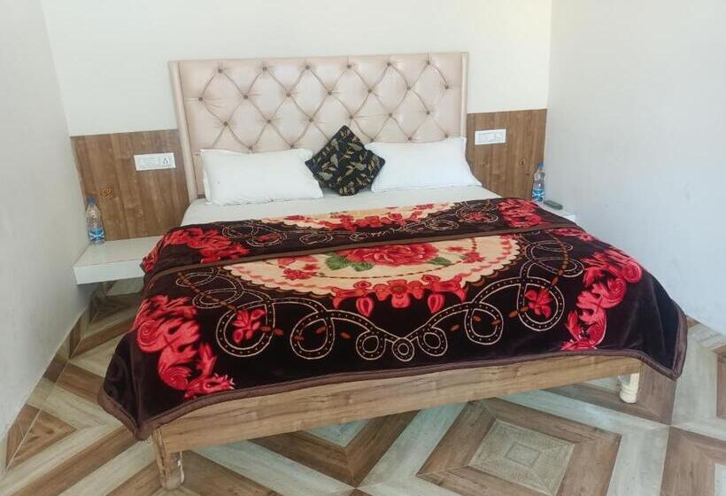 هتل Pop 84706  J S R Palace Gardens