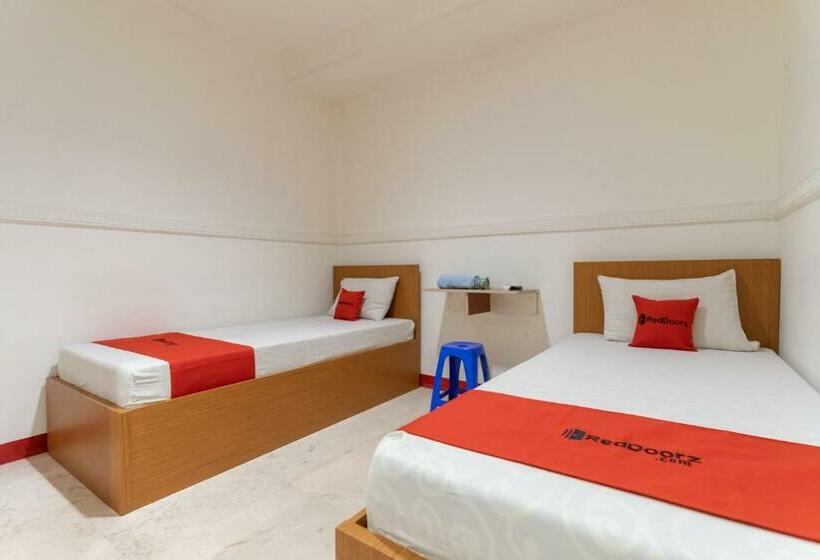 בית מלון כפרי Reddoorz Near Stasiun Juanda Jakarta