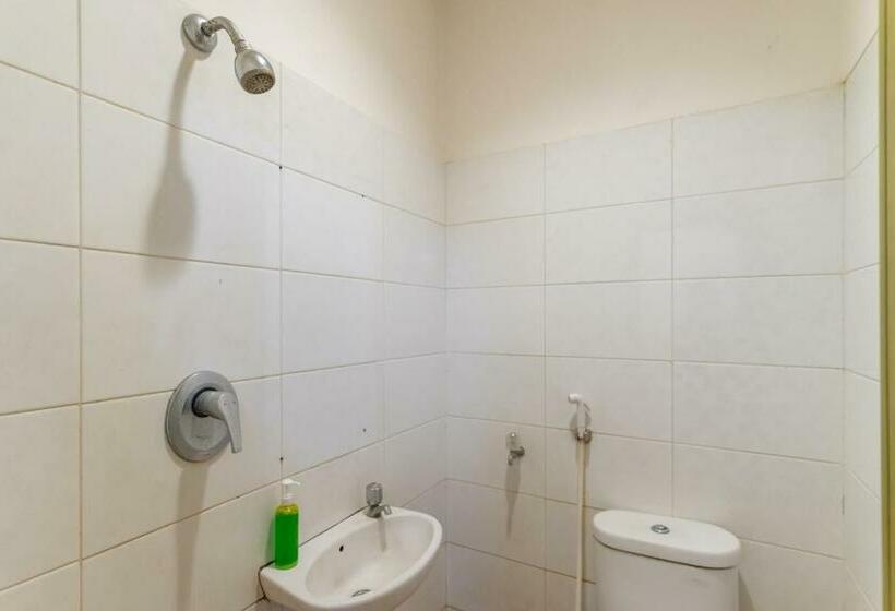 בית מלון כפרי Reddoorz Near Stasiun Juanda Jakarta