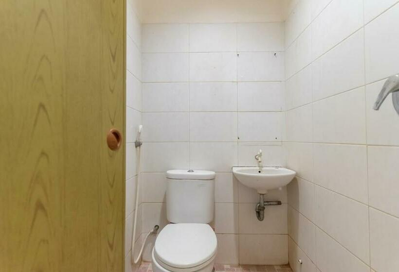 בית מלון כפרי Reddoorz Near Stasiun Juanda Jakarta