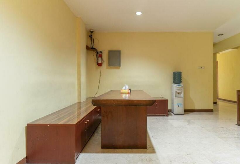 בית מלון כפרי Reddoorz Near Stasiun Juanda Jakarta