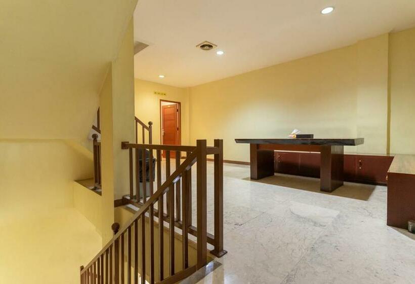 בית מלון כפרי Reddoorz Near Stasiun Juanda Jakarta