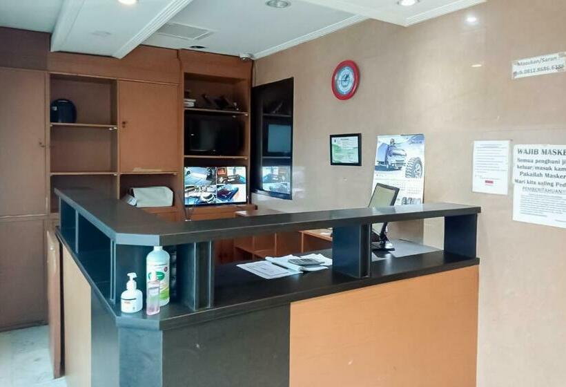 בית מלון כפרי Reddoorz Near Stasiun Juanda Jakarta