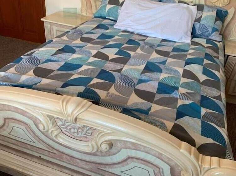 פנסיון Busy Bee   Guest House   Self Service