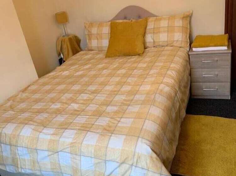 פנסיון Busy Bee   Guest House   Self Service