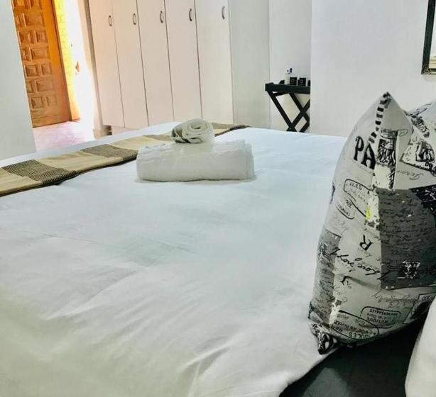 ペンション Capitalt Luxury Guest House