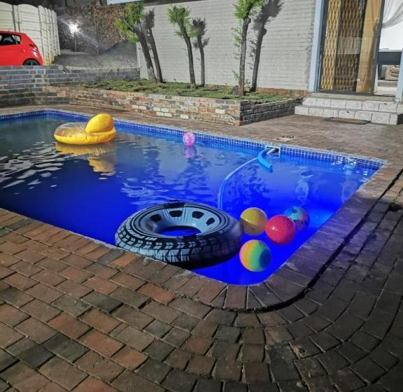 פנסיון Capitalt Luxury Guest House