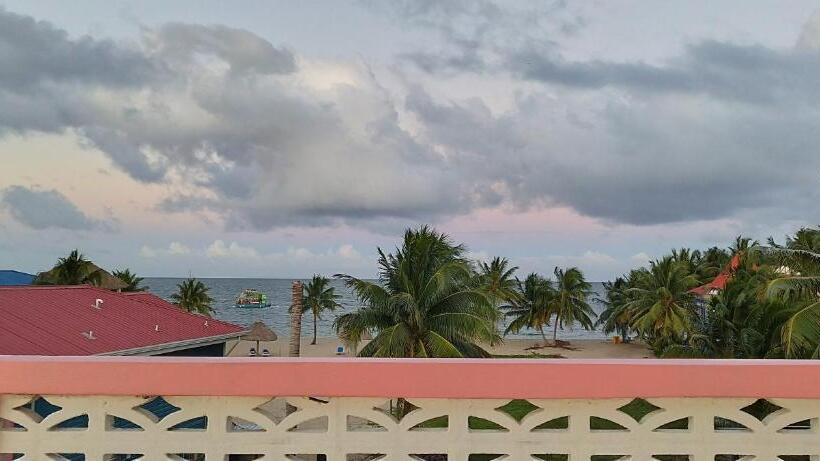 ペンション Sea View Suites