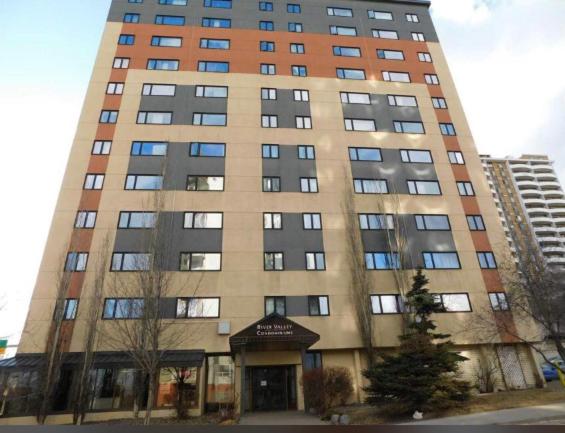 Private Room In Oliver 104 Ave, Across Grand Mcewan University, Norquest College, A Chic Location!