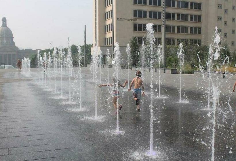 Private Room In Oliver 104 Ave, Across Grand Mcewan University, Norquest College, A Chic Location!