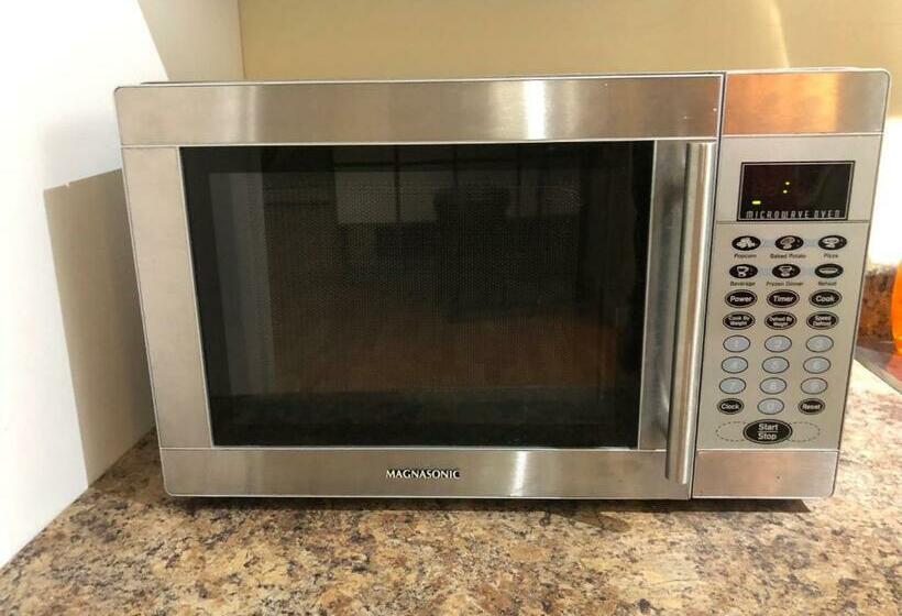 Private Room In Oliver 104 Ave, Across Grand Mcewan University, Norquest College, A Chic Location!