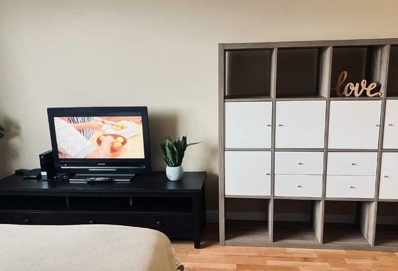 Private Room In Oliver 104 Ave, Across Grand Mcewan University, Norquest College, A Chic Location!