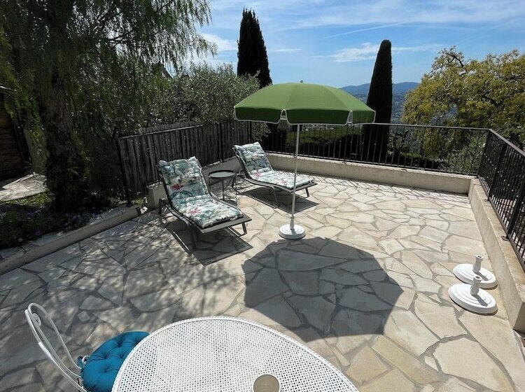 تختخواب و صبحانه Villa Daphné