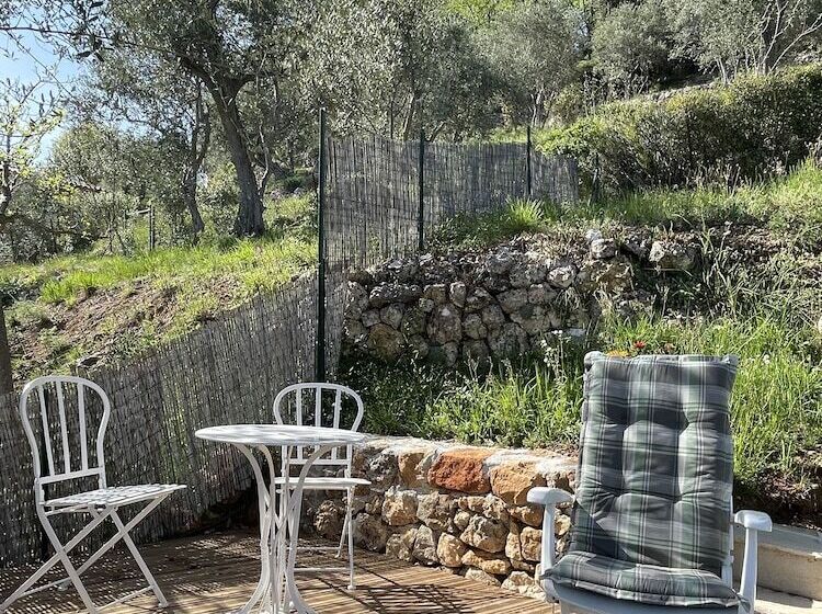 تختخواب و صبحانه Villa Daphné