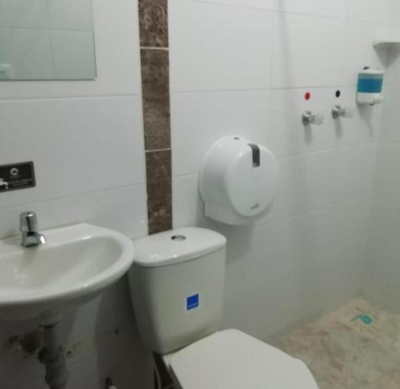 בית מלון כפרי Black & White