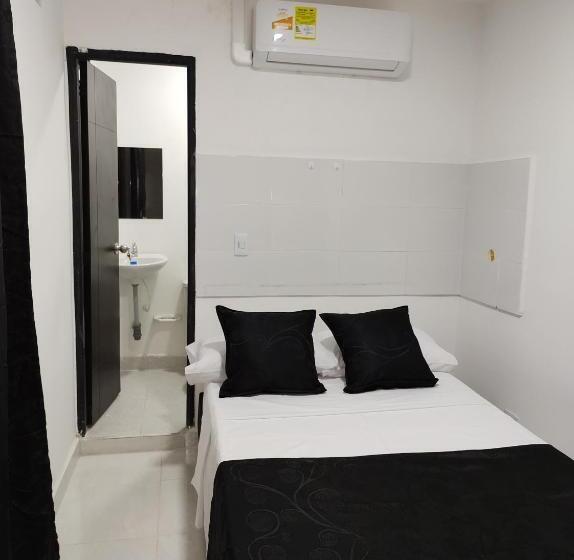 هتل Black & White