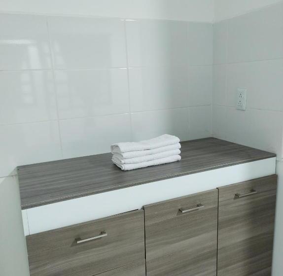 בית מלון כפרי Black & White